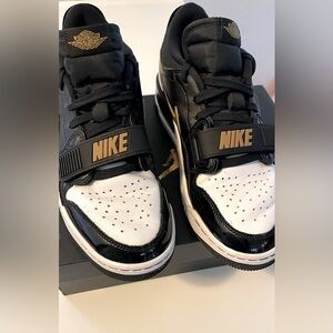 Air Jordan Legacy 312 Low. Color: Black Metallic Gold/White